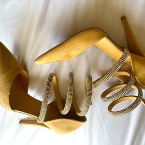 PUMPS STYLE: MENELAOS COLOR:BEIGE. Worn a few times.